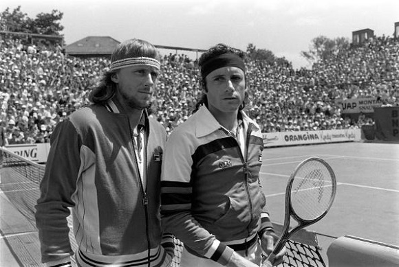 PARIS - JUNE 11:  Bjorn Borg of Sweden and Guillermo Vilas of Argentina pose before the men's single final at the French Open during the Roland Garros tournament on June 11, 1978 in Paris, France. Borg would go onto win the match. (Photo by Binh/AFP/Getty Images)